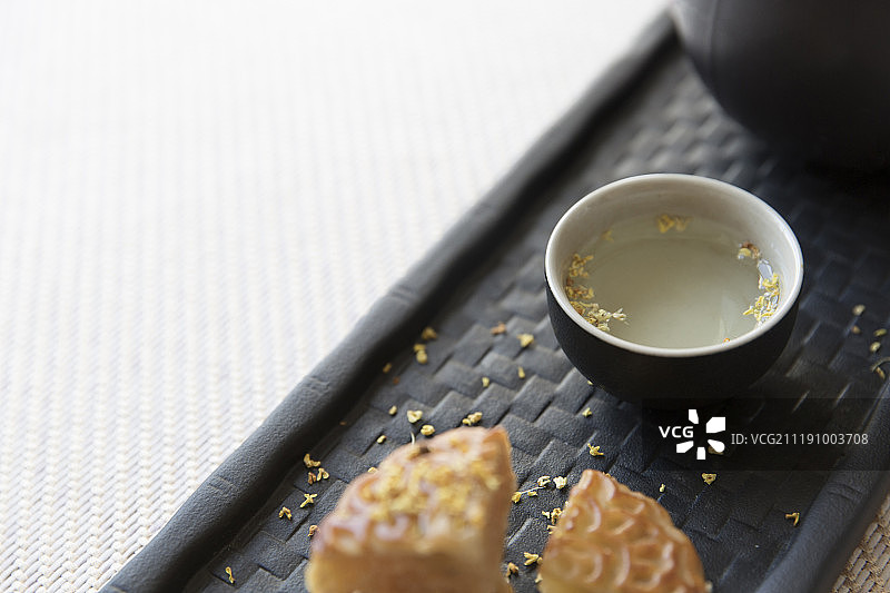 月饼和桂花酒图片素材