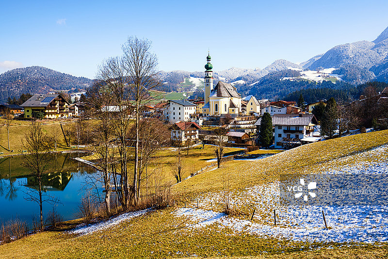 奥地利蒂罗尔州阿尔卑巴赫塔尔的赖特村图片素材