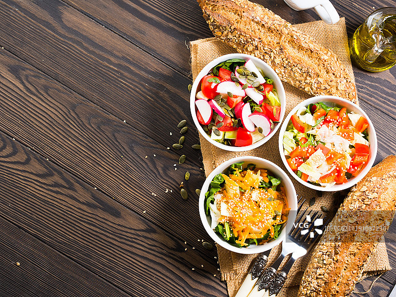 彩色蔬菜沙拉碗图片素材