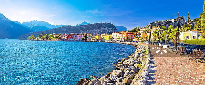 托尔博莱镇加尔达湖全景图片素材