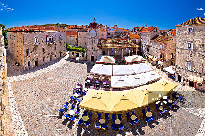 特罗吉尔联合国教科文组织小镇主广场全景图片素材