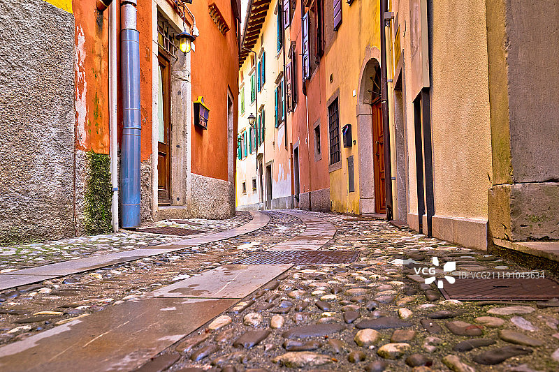 奇维达莱德尔夫留利的彩色鹅卵石街道图片素材