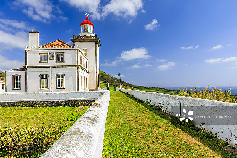 蓝天下的灯塔图片素材