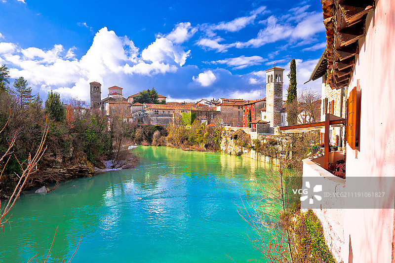 河畔古镇塔楼景色图片素材