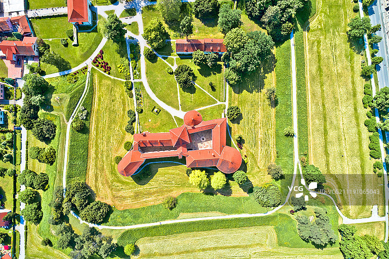 瓦拉日丁历史名镇公园与地标鸟瞰图图片素材