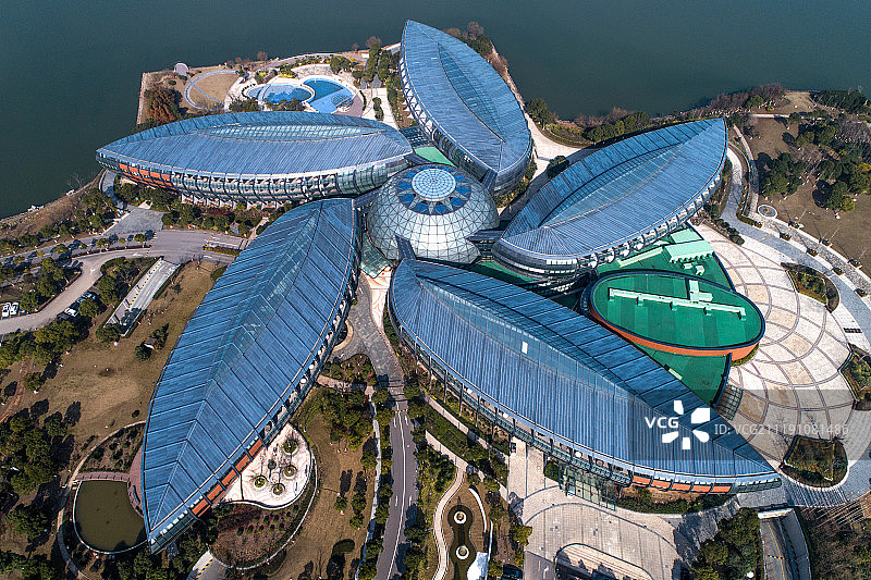 航拍 上海 滴水湖 皇冠假日酒店图片素材