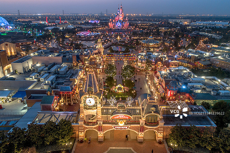 航拍 上海迪士尼乐园 华灯初上图片素材