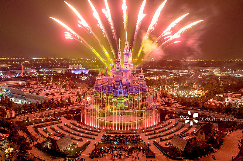 航拍 上海迪士尼乐园 奇幻童话城堡 烟花表演图片素材