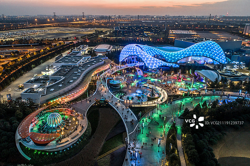 航拍 上海迪士尼乐园 明日世界 华灯初上图片素材