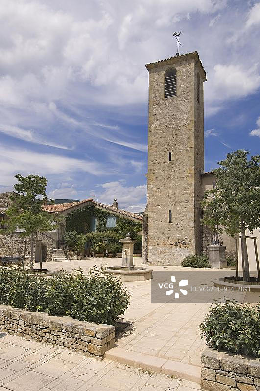 法国阿尔代什省库克斯中世纪村庄主广场图片素材