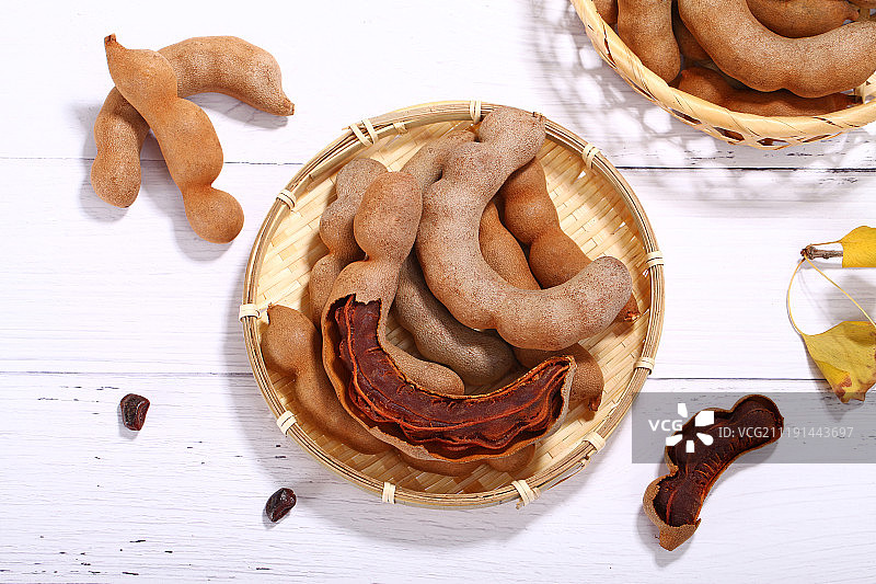 竹篮与罗望子图片素材