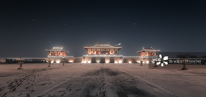 洛阳定鼎门的雪夜图片素材