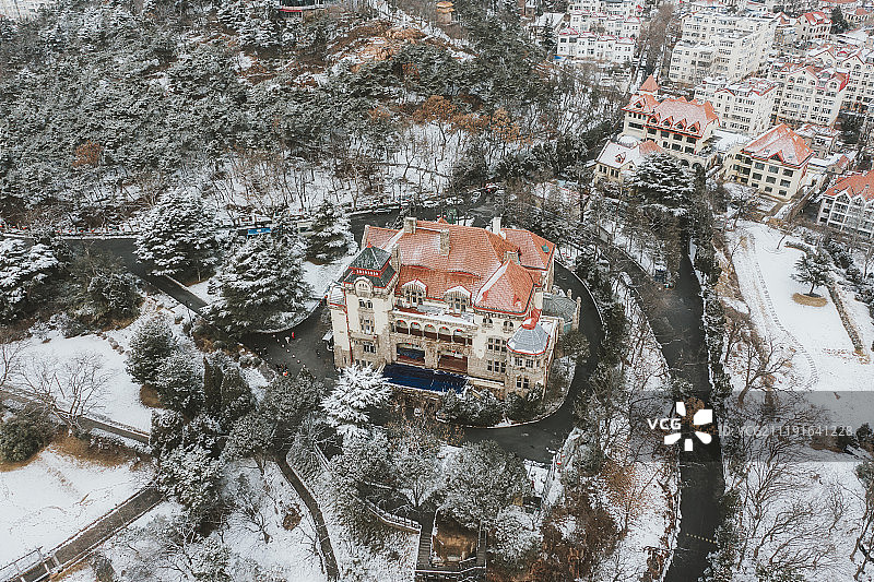 青岛迎宾楼总督府雪景图片素材