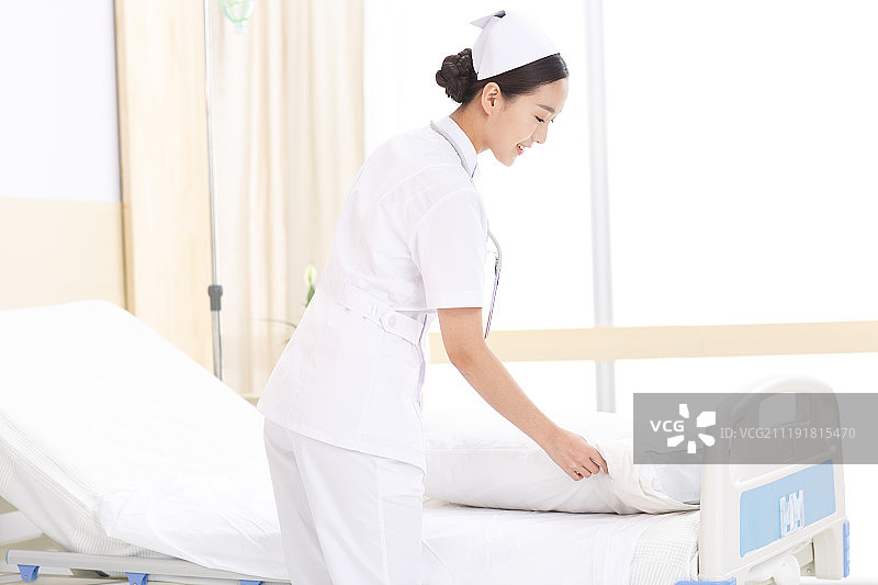 医院里年轻的女护士图片素材