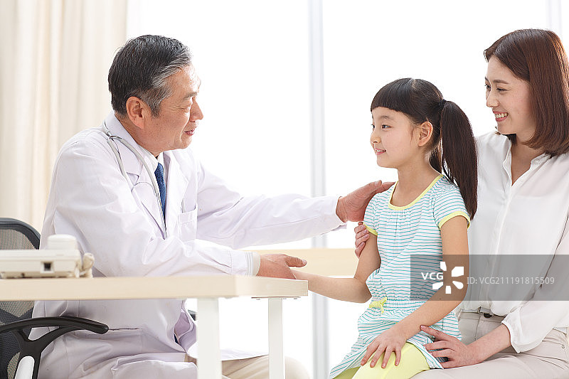 医务工作者和患者图片素材