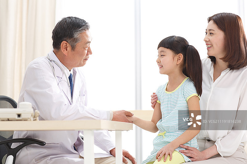 医务工作者和患者图片素材