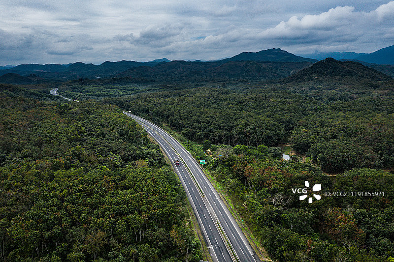 海南省琼中山区森林高速公路图片素材