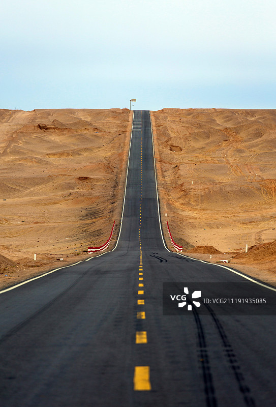 孤独天路图片素材