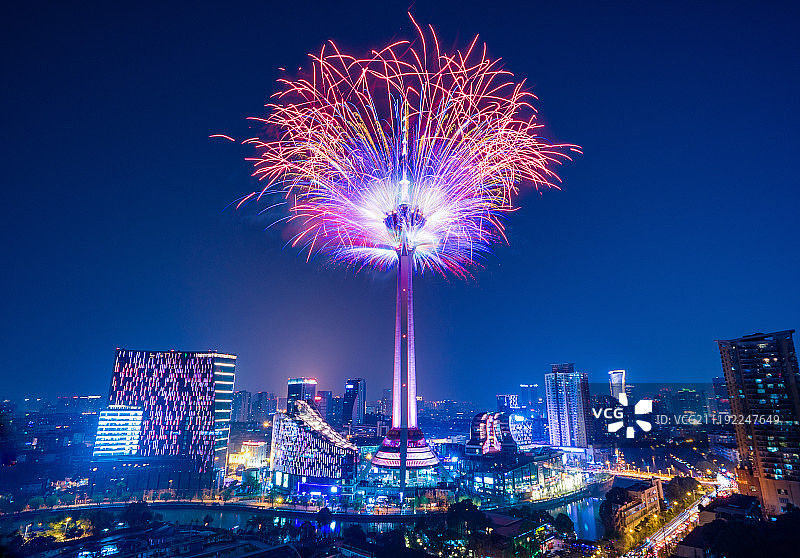 成都339天府熊猫塔烟花秀图片素材