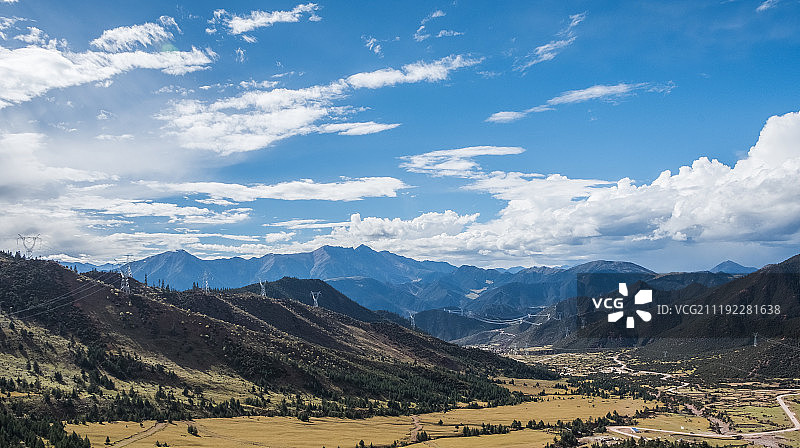 西藏自治区昌都市芒康县郊外景色图片素材