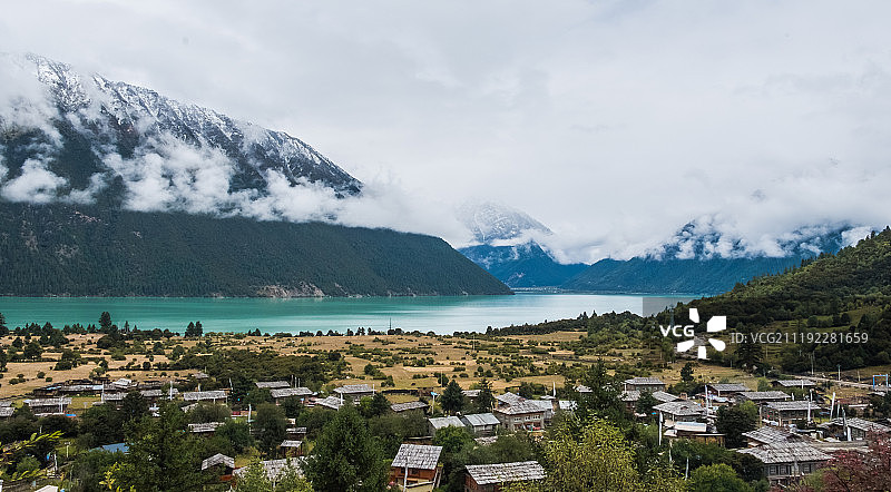 西藏自治区林芝市工布江达县巴松措风景区图片素材