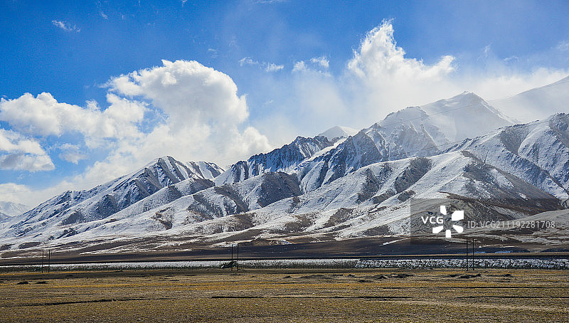 青海省海西蒙古族藏族自治州格尔木市喀喇昆仑山口图片素材