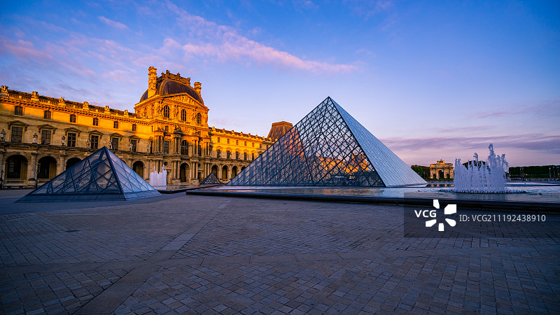 法国卢浮宫朝霞图片素材