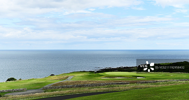 海边的高尔夫球场图片素材