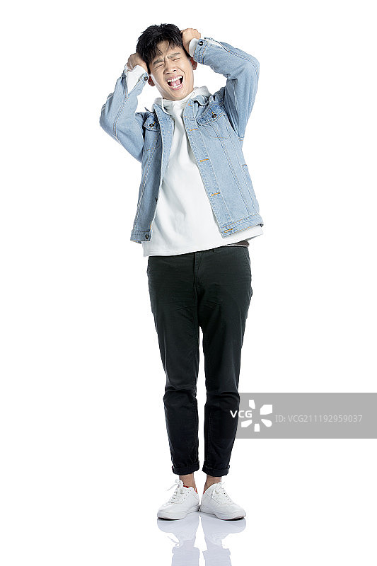 狂躁的年轻男子图片素材