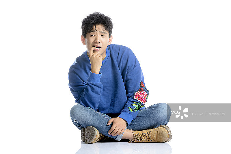 沉思的年轻男子图片素材