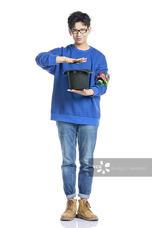 年轻魔术师变魔术图片素材