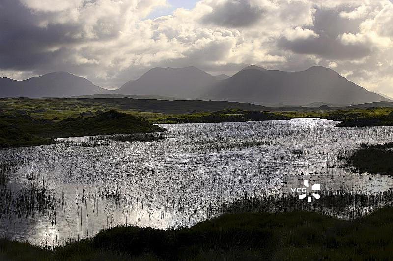 日出时分的康尼马拉景观，位于爱尔兰共和国戈尔韦郡的朗德斯通图片素材