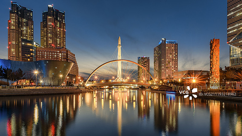 韩剧中的热门桥-仁川松岛中央公园图片素材