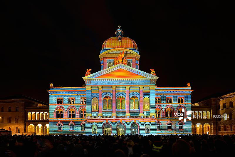 瑞士联邦广场的灯光装置图片素材