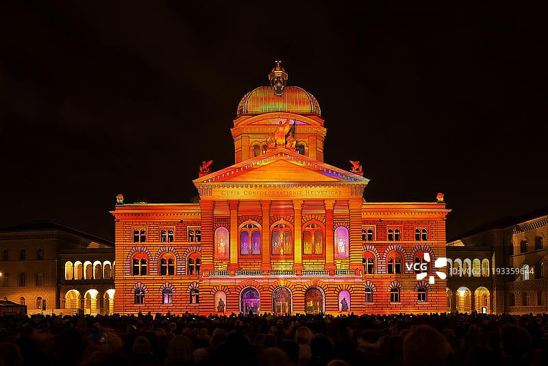 瑞士联邦广场的灯光装置图片素材