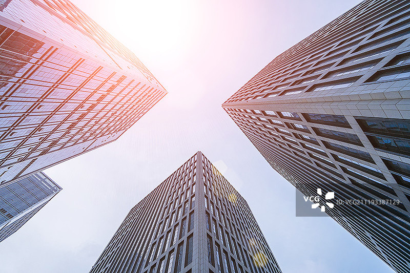 仰拍山东济南现代金融建筑图片素材