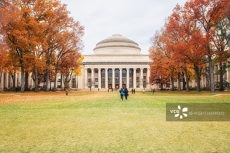 麻省理工大学秋日开学季校园风景图片素材