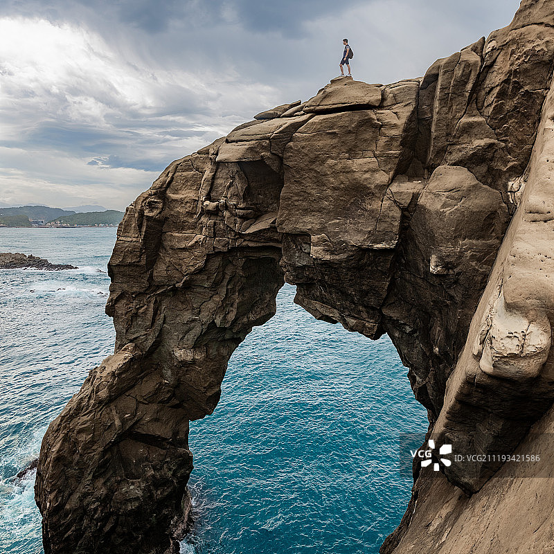 台湾海峡边像巨象一样的岩石图片素材