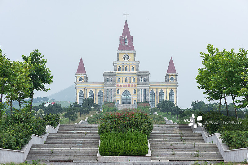 山东青岛胶南镜台山教堂图片素材