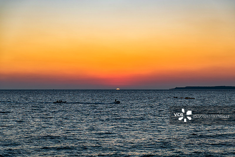 台湾南部恒春半岛太平洋海上日落风光图片素材