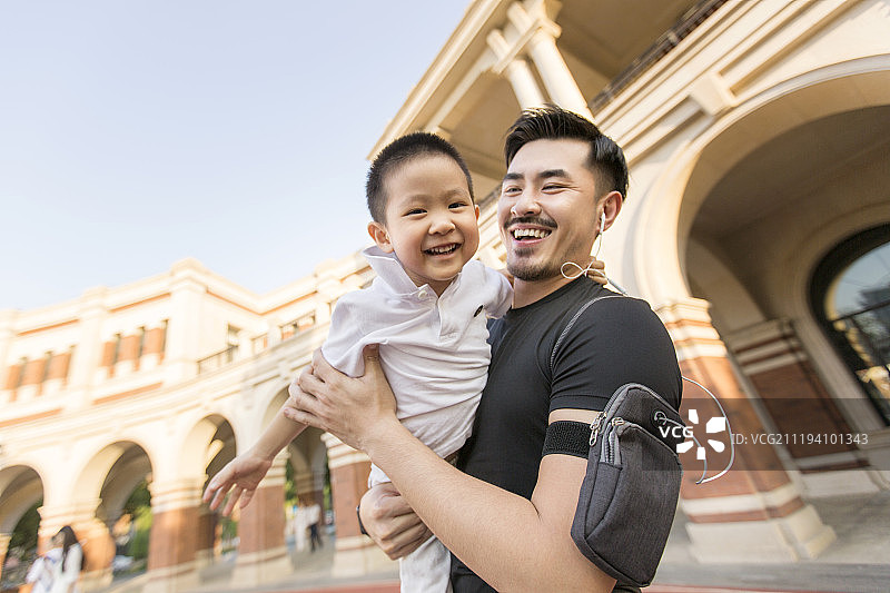 欢乐的父子特写图片素材