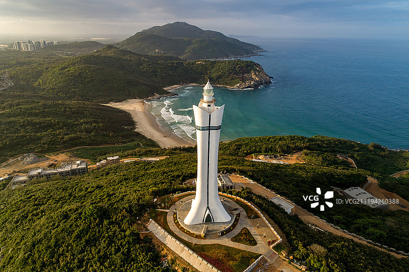 航拍文昌夕阳下的灯塔图片素材