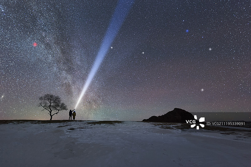 星空下的情侣图片素材
