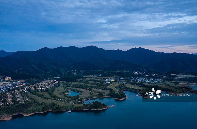 淳安千岛湖东南湖区夜景图片素材