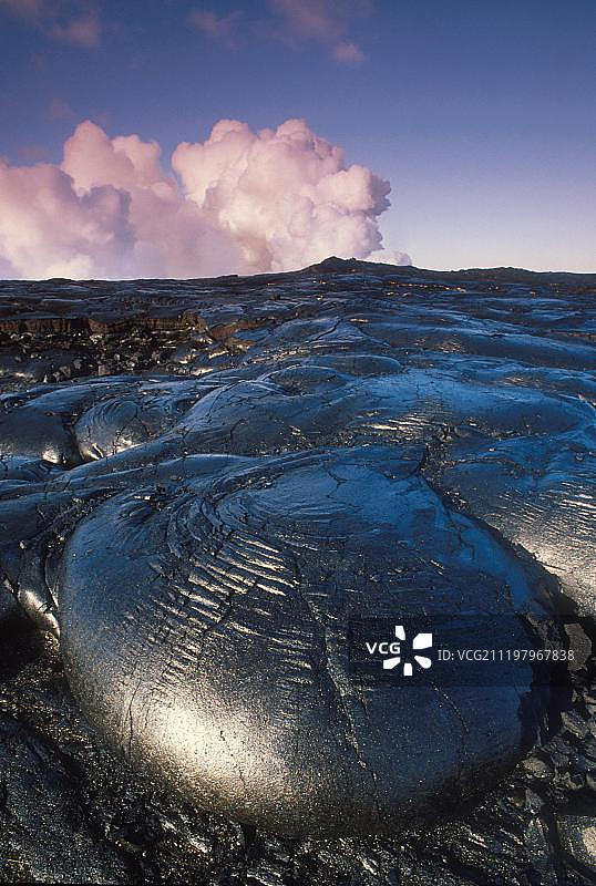 美国夏威夷火山国家公园的绳状熔岩图片素材