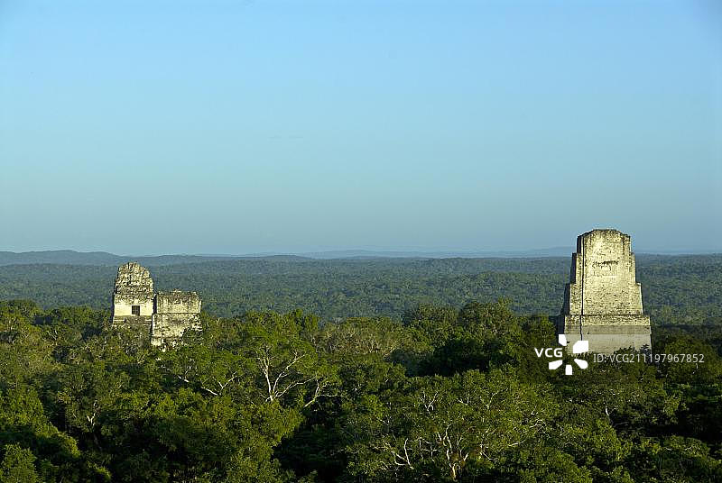 危地马拉蒂卡尔国家公园的玛雅古城遗址和低地热带森林图片素材
