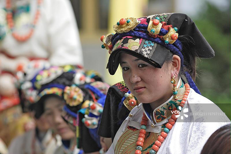 中国四川卓克基嘉绒藏族舞者图片素材