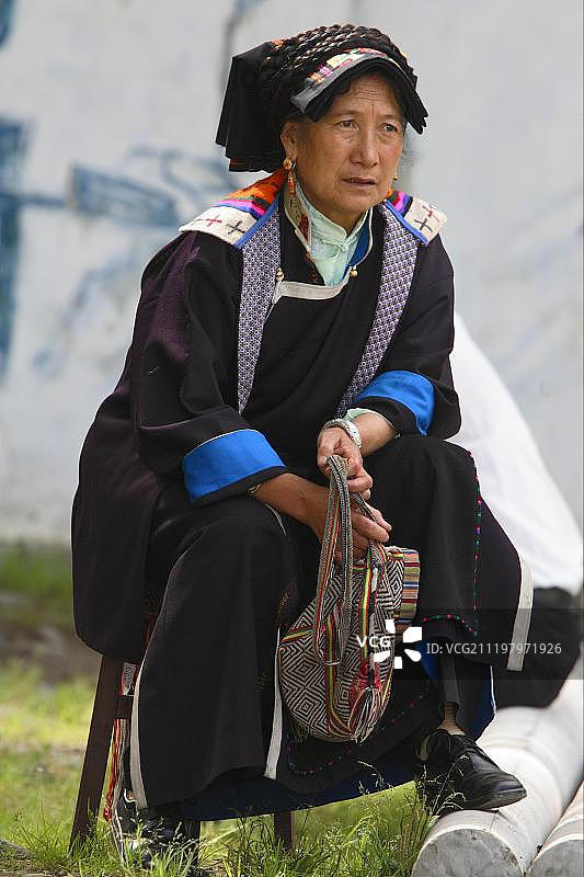 中国四川卓克基嘉绒藏族妇女图片素材