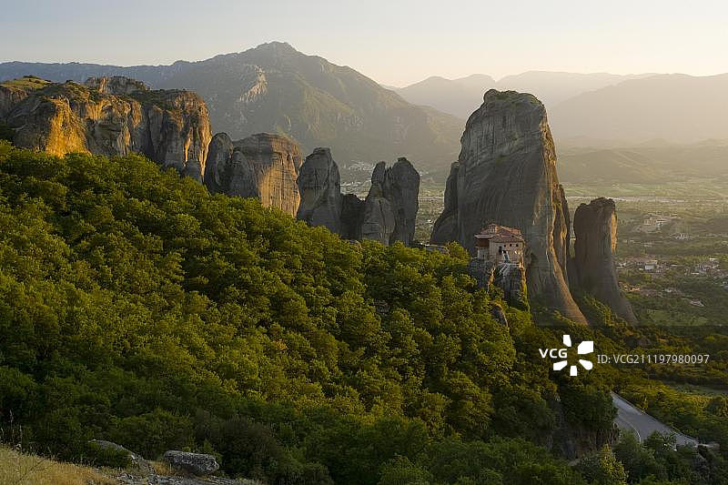 联合国教科文组织世界遗产：希腊卡兰巴卡迈泰奥拉的古老修道院景观图片素材