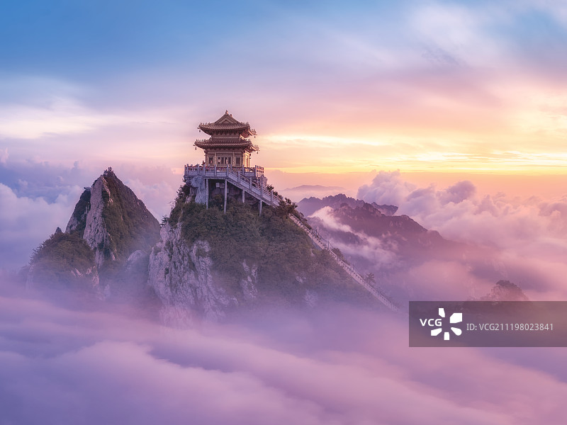 河南省洛阳栾川老君山玉皇顶日落图片素材